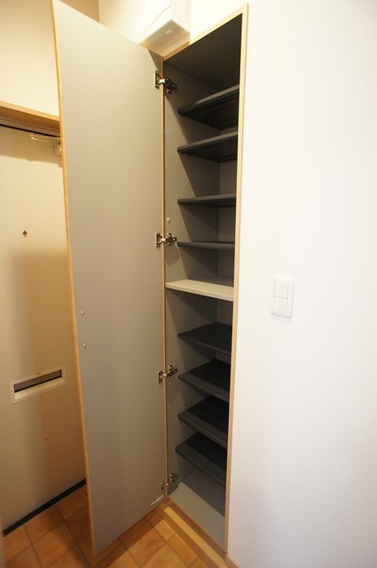 玄関　玄関　シューズボックス