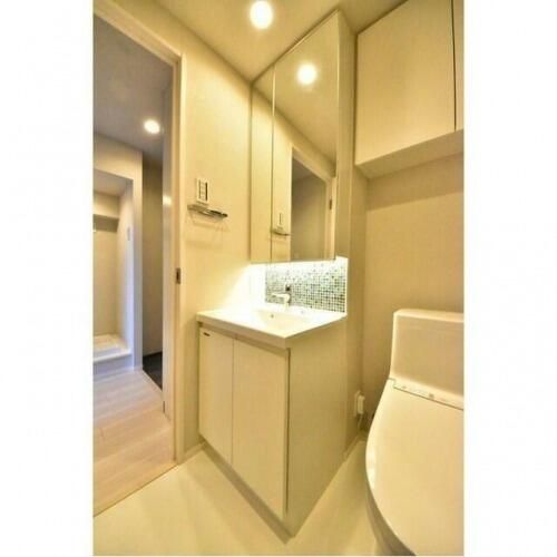 洗面設備　■キャビネット収納付きの独立洗面台