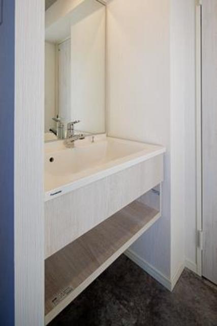 洗面設備　※写真は同タイプ住戸です。