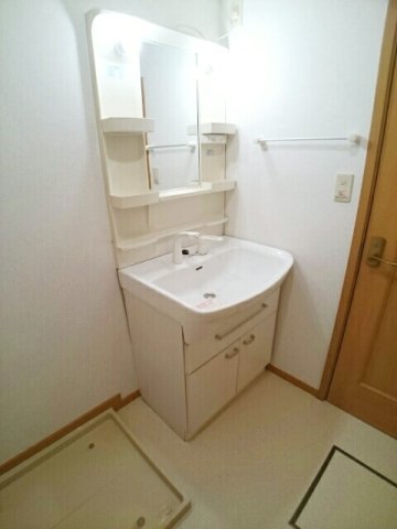 洗面設備　スペースが確保できる洗面所です