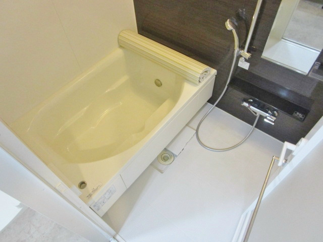 バス・シャワールーム　※別号室の写真です。