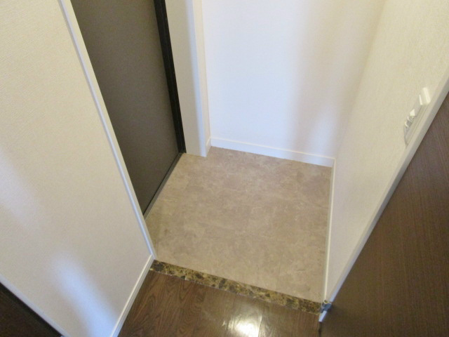 玄関　※別号室の写真です。