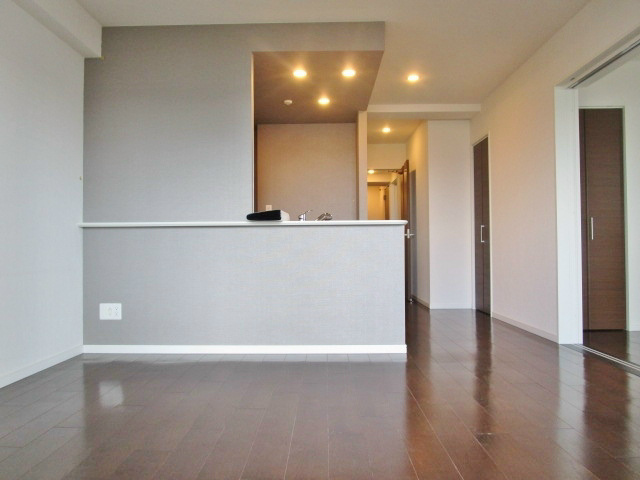 居室・リビング　※別号室の写真です。