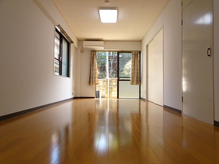 居室・リビング　こちらのリビングで趣味の時間をお楽しみください