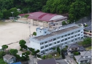 小学校　中通小学校（小学校）まで383m