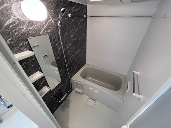 バス・シャワールーム　※別部屋の写真です