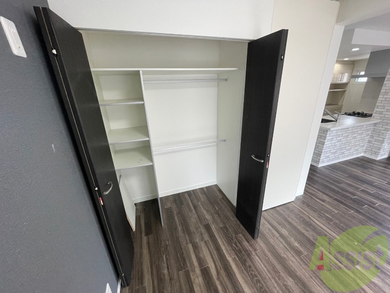 収納　クローゼットは奥行きもあり、荷物が多い方でも安心です。