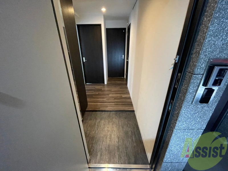 玄関　玄関です。ご覧の通り広々としていますね。