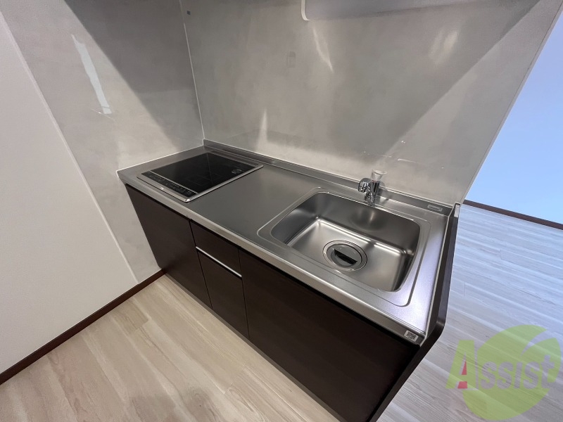 キッチン　キッチンはこちらのＩＨクッキングヒーター付きになりますね。