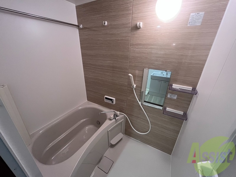 バス・シャワールーム　浴槽付きのお風呂です。ここで一日の疲れを癒しましょう。