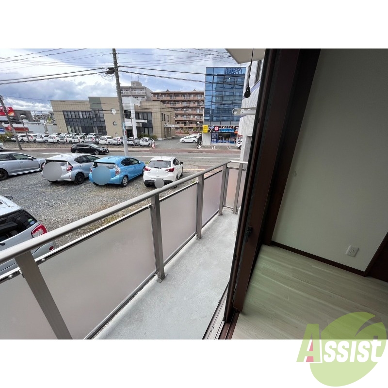 バルコニー　バルコニーが付いているので洗濯物も干せます！