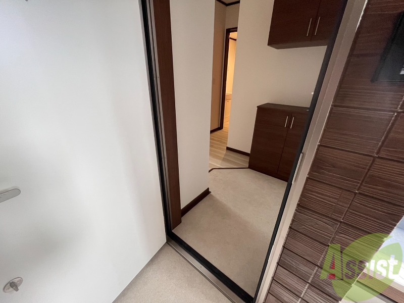 玄関　外から玄関を撮影してみました。シンプルな玄関です。