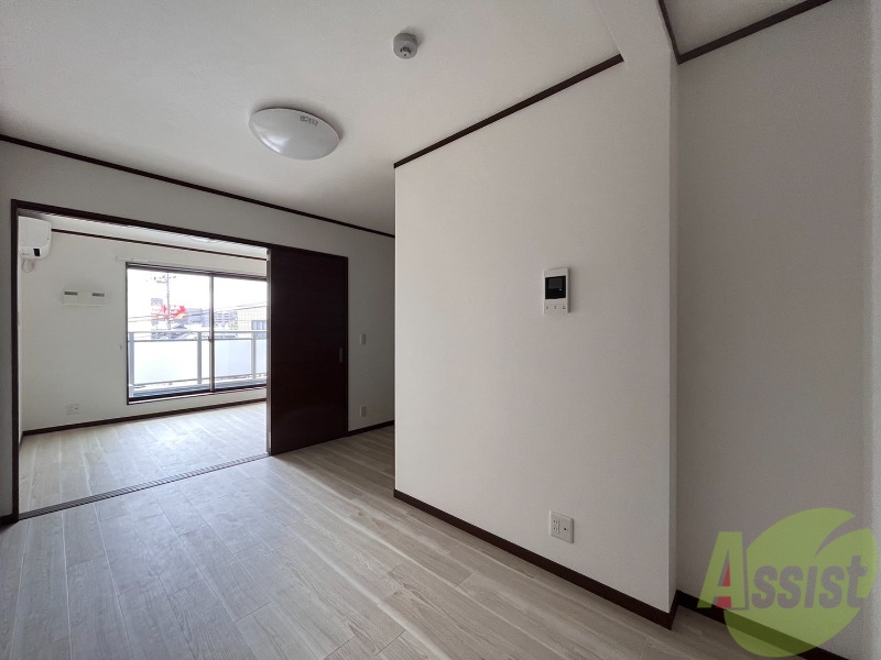 居室・リビング　こちらが９．１帖のＬＤＫです！お料理も楽々運べます。