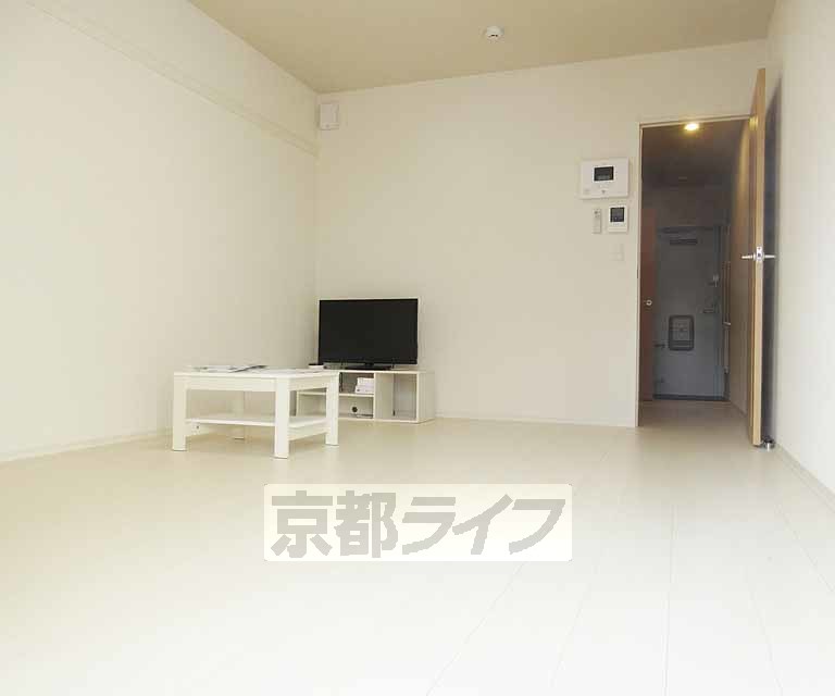 居室・リビング　白を基調とした綺麗なお部屋！