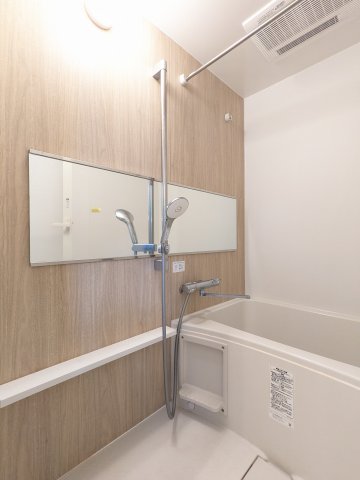 バス・シャワールーム　コンパクトで使いやすいお風呂です