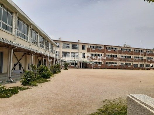 小学校　岡山市立三勲小学校（小学校）まで332m