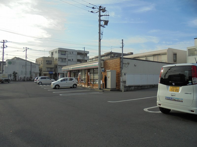 コンビニ　セブンイレブン（コンビニ）まで623m