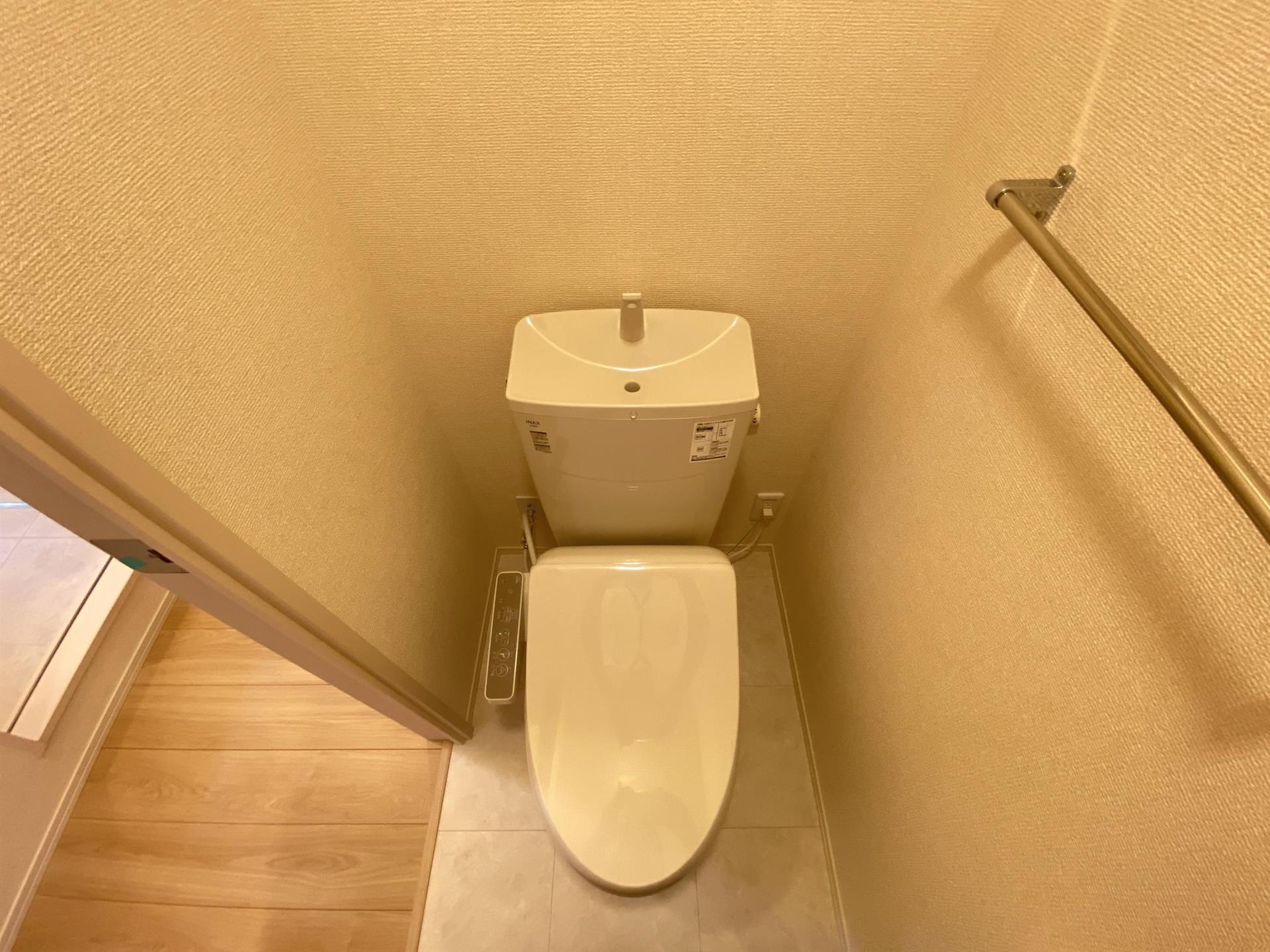 トイレ　温水洗浄暖房便座付トイレ