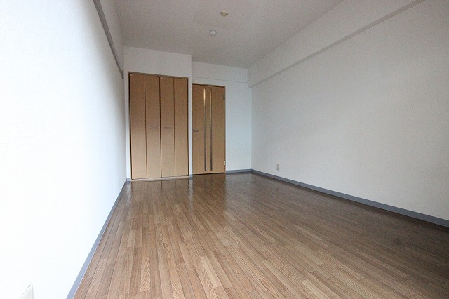 居室・リビング　同物件別号室のものです。