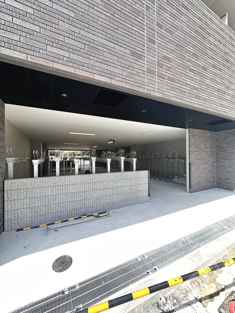 その他共有部分　屋根付きの駐輪場で雨の日も安心♪