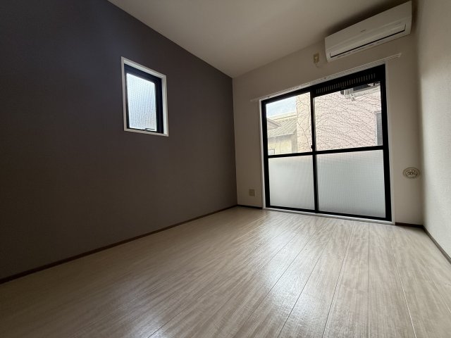 居室・リビング　同物件別号室