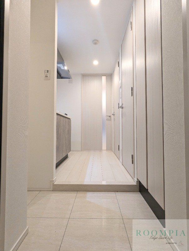 玄関　※別部屋参考写真です