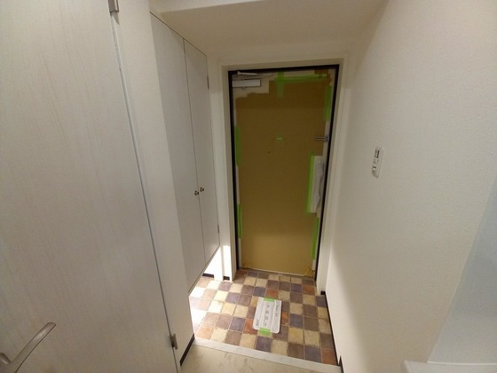 玄関　※写真は参考別号室です