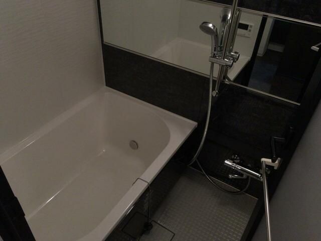 バス・シャワールーム　コンパクトで使いやすいお風呂です