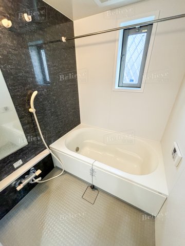 バス・シャワールーム　追い焚き・浴室乾燥機付きのお風呂です♪