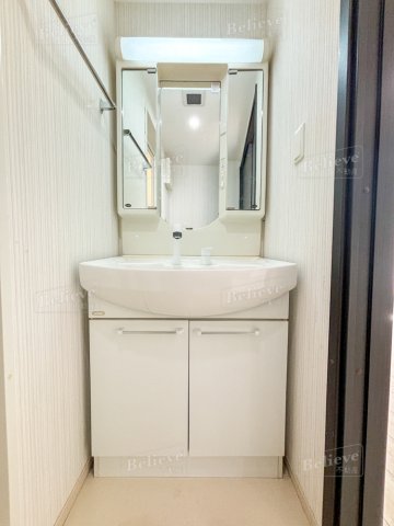 洗面設備　明るい洗面所です★