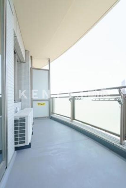 バルコニー　暖かな日差しのふりそそぐバルコニー