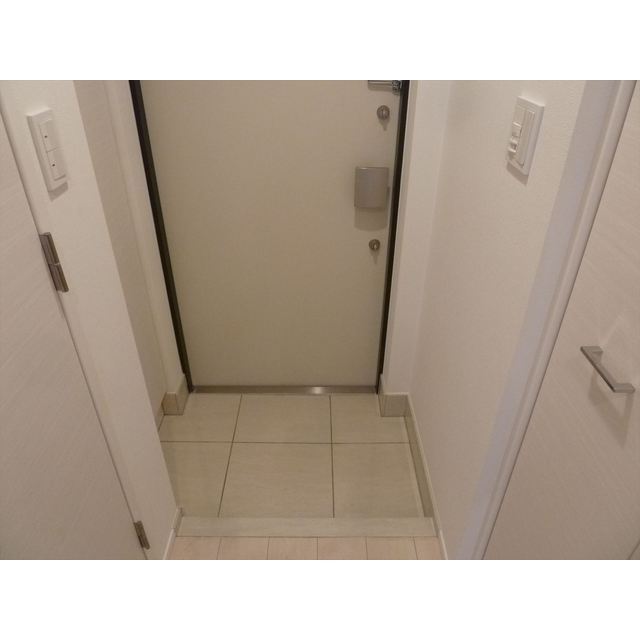 玄関　※写真は同Ｔｙｐｅの別号室のものです。