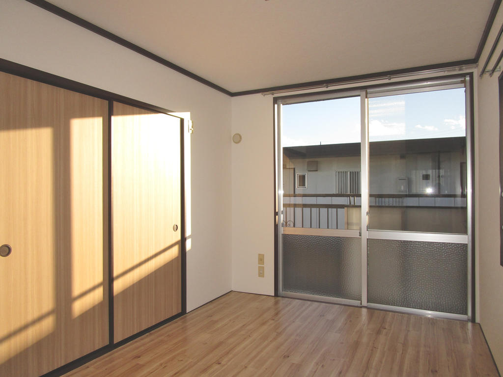 居室・リビング　西居室　陽当たり〇　エアコンあり