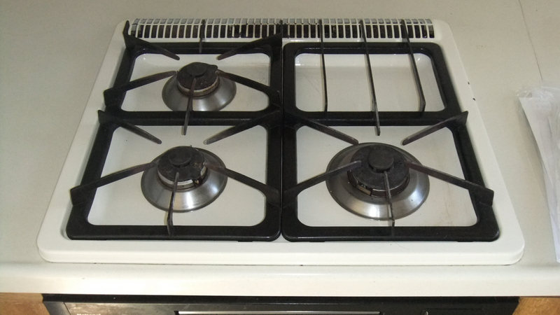 キッチン　３口ガスコンロ