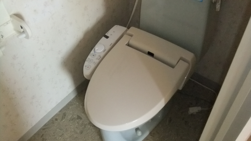 トイレ　ウォシュレット付きトイレ