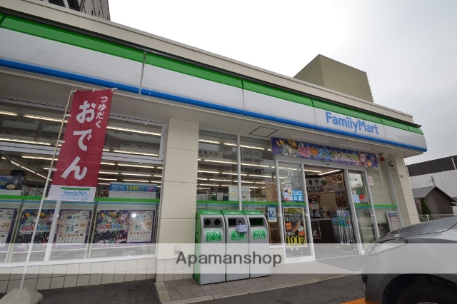 コンビニ　ファミリーマート東雲本町店（コンビニ）まで382m