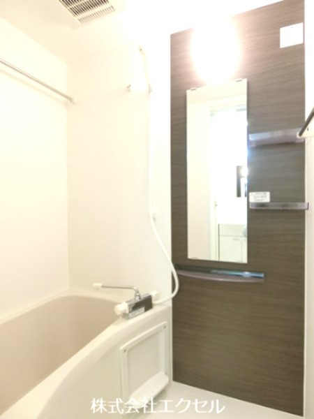 バス・シャワールーム　浴室乾燥機付の浴室です。