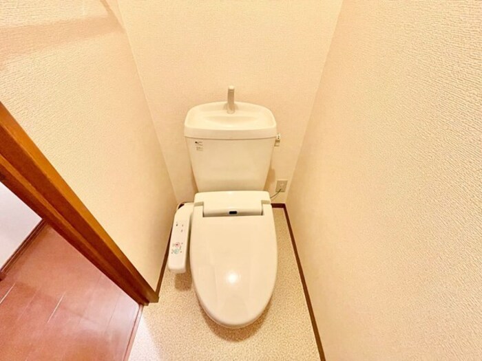 トイレ　トイレ 温水暖房便座付き