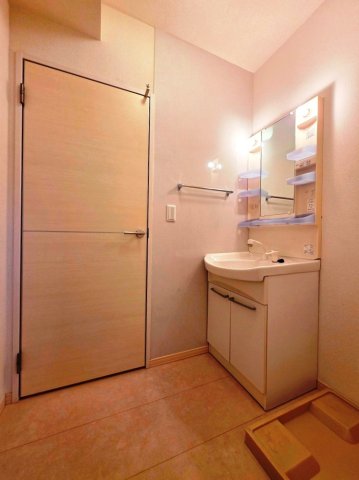 洗面設備　同物件内参考画像