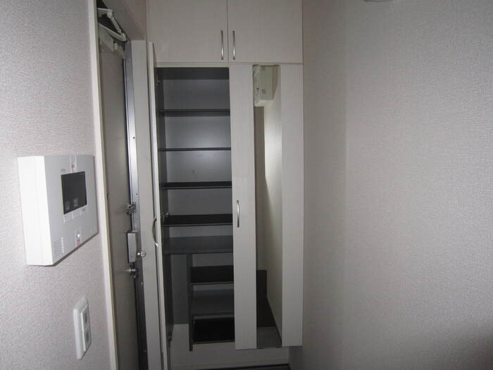 玄関　※別号室参考写真