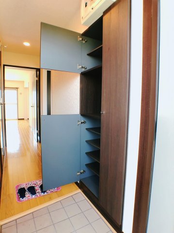 玄関　玄関ホールシューズBOX付