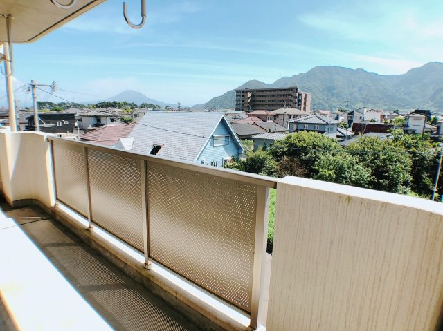 バルコニー　布団が干せる広々バルコニー（3階の写真です）