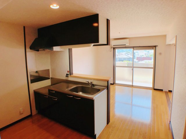 居室・リビング　南西向きの明るいリビング