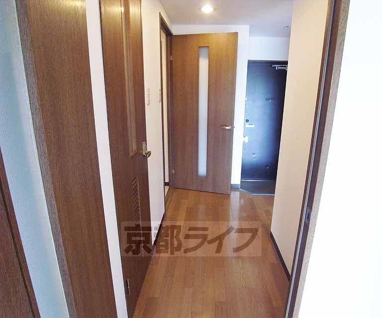 その他部屋・スペース　明るい廊下です