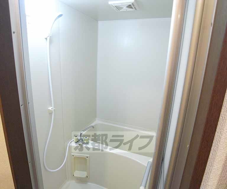 バス・シャワールーム　ゆっくりとシャワーできそうなバスです