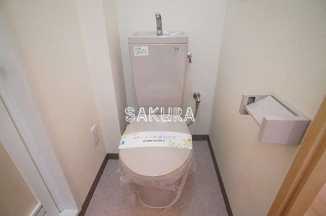 トイレ　嬉しい温水洗浄便座♪