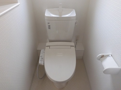 トイレ　温水洗浄便座※前回募集時の写真２０２３年１月撮影