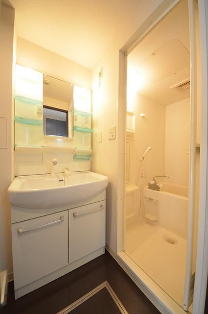 洗面設備　♪朝・晩の強い味方、洗髪洗面化粧台♪