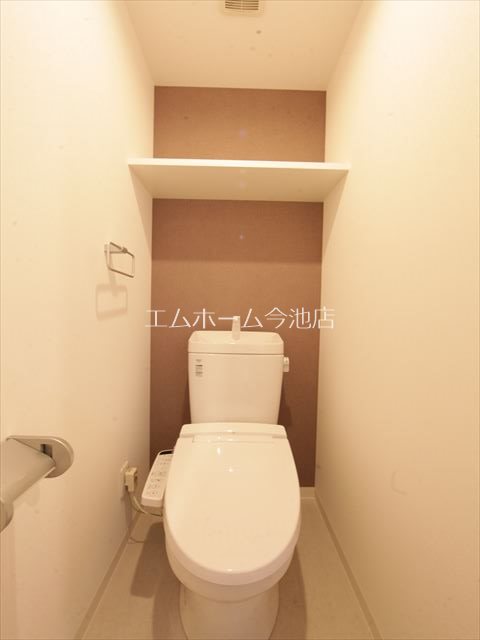 トイレ　温水洗浄暖房便座付トイレ