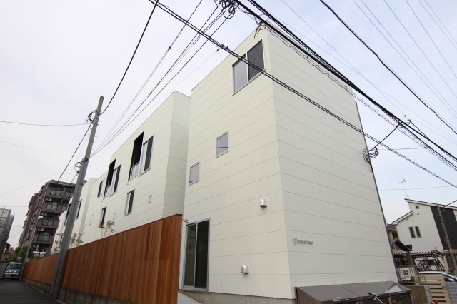 建物外観　２０１５年完成のデザイナーズマンション☆